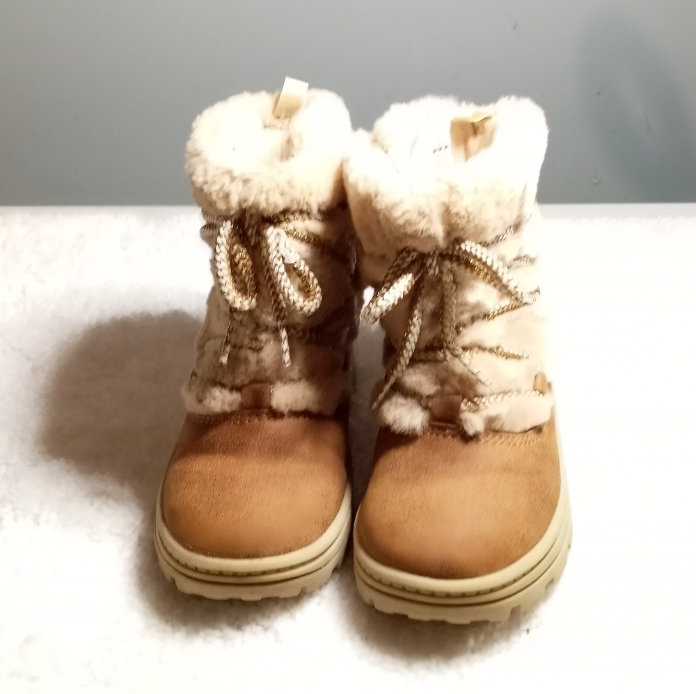 Girls Carter Snow Boots Pre-owned Size 9M